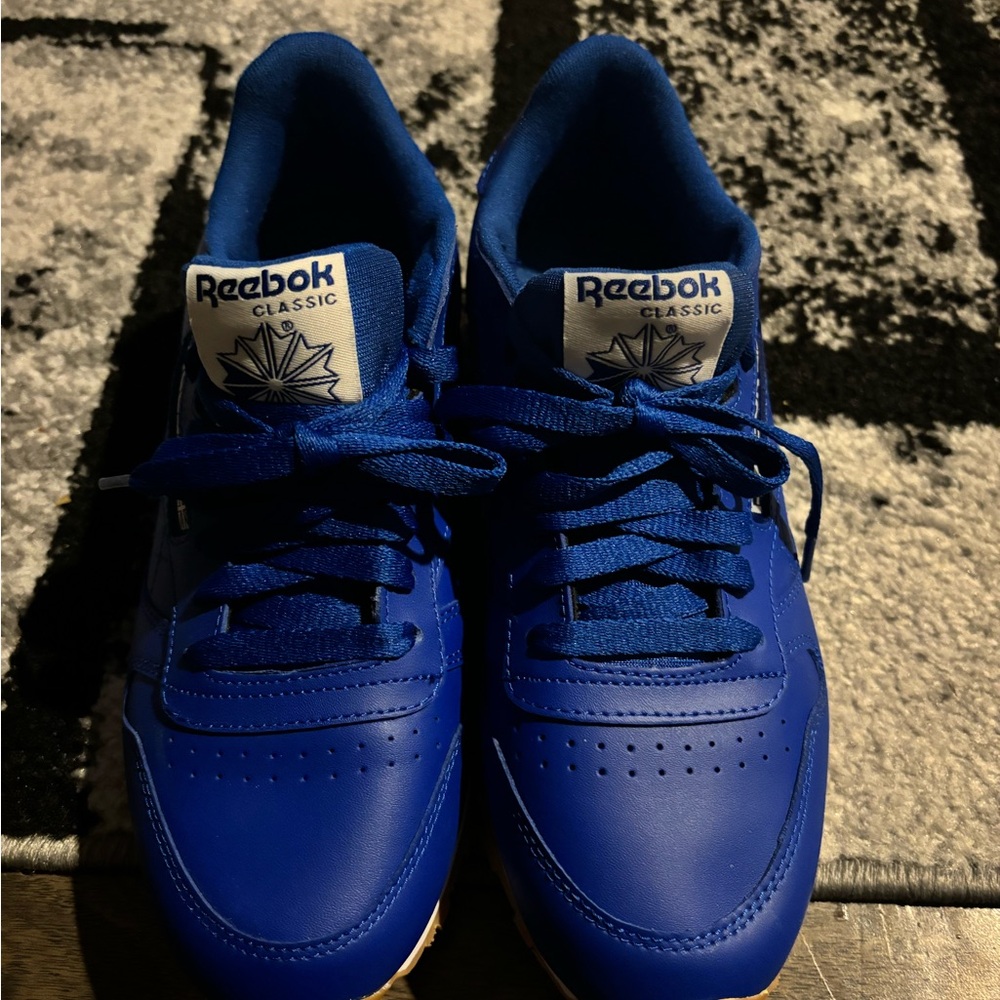 Classic Reebok - Picture 2 of 3